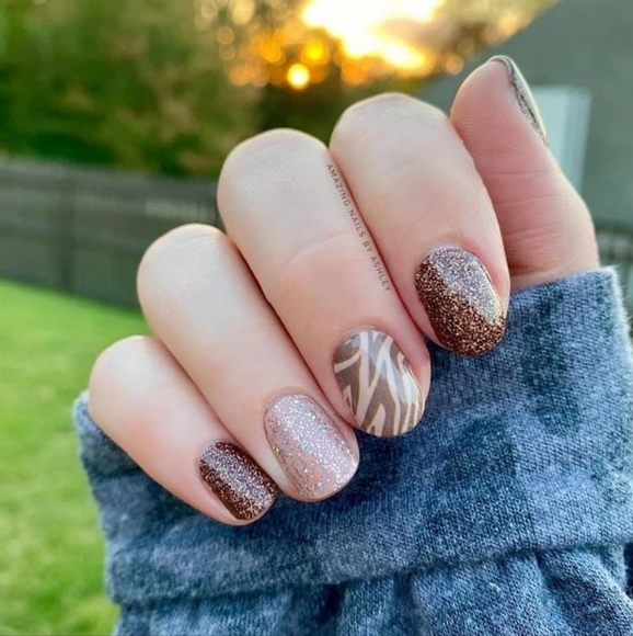 Color Street Nail Polish Strips in shade All Wild Up - Picture 2 of 3